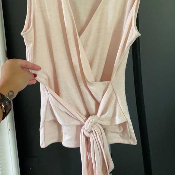 Super cute heathered pink Gap wrap top - Picture 3 of 4